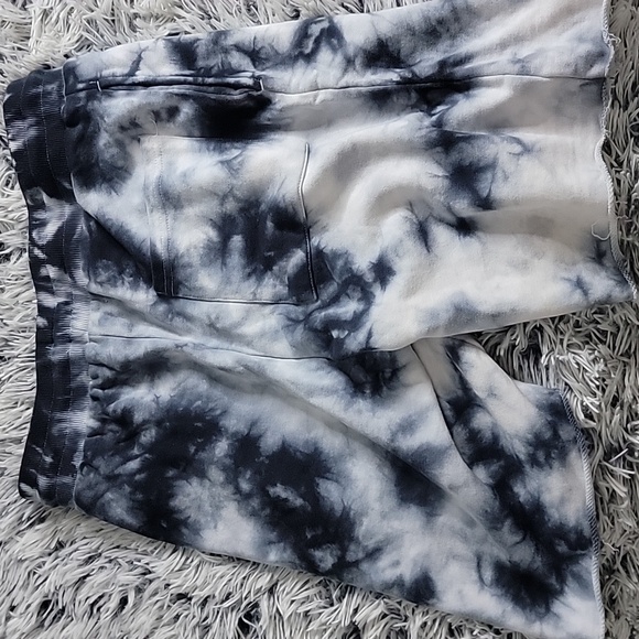 Tye dye Short 🤍 - Picture 9 of 9